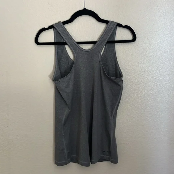 Nike Gray Fitted Sleeveless Tank Top - Picture 2 of 7